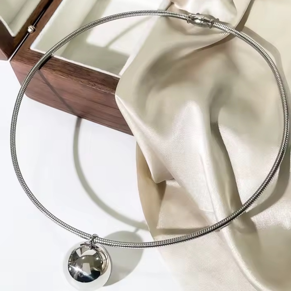 French Retro Silver Ball Pendant Necklace | Elegant Minimal Jewelry